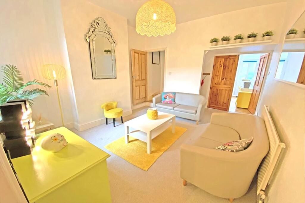 4 bed Mid Terraced House for rent in Stoughton. From Barkers - Leicester