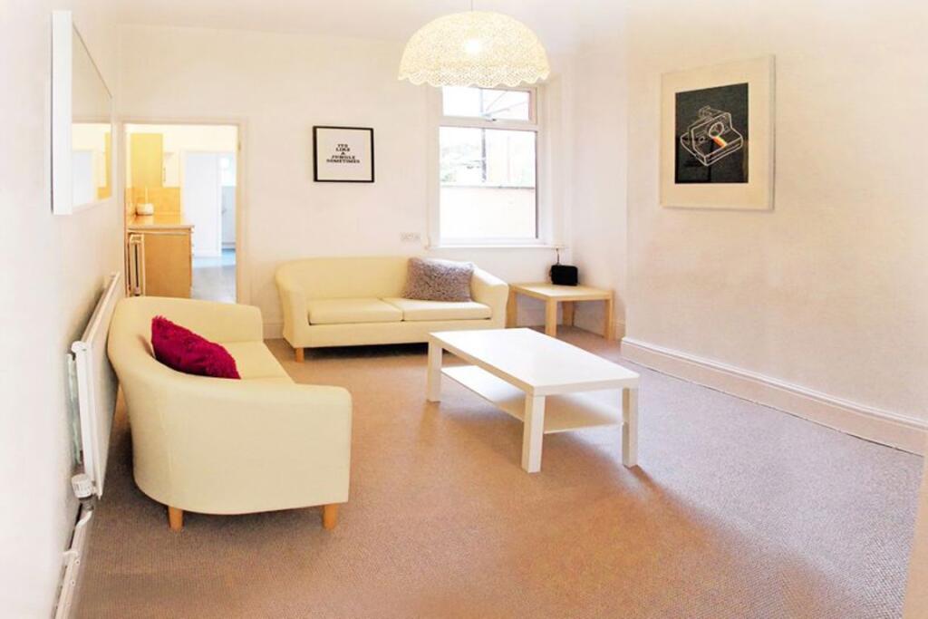 4 bed Mid Terraced House for rent in Leicester. From Barkers - Leicester
