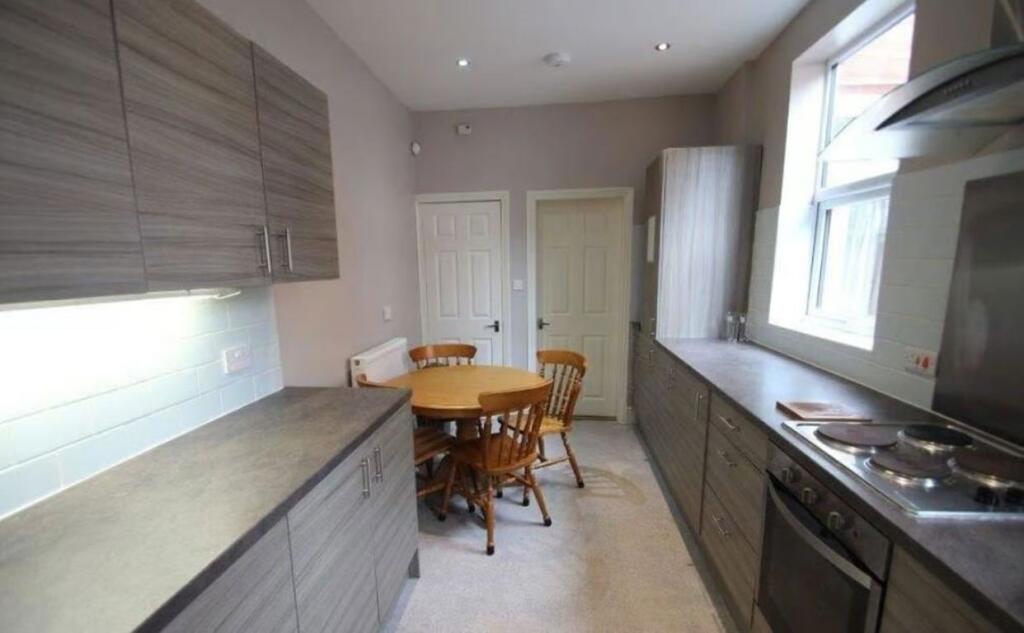 4 bed Mid Terraced House for rent in Leicester. From Barkers - Leicester