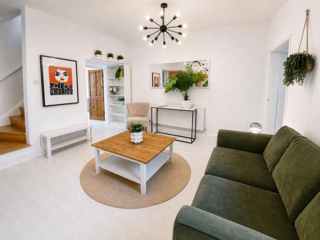 4 bed Mid Terraced House for rent in Stoughton. From Barkers - Leicester