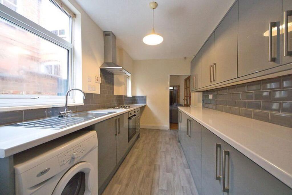 4 bed Mid Terraced House for rent in Stoughton. From Barkers - Leicester