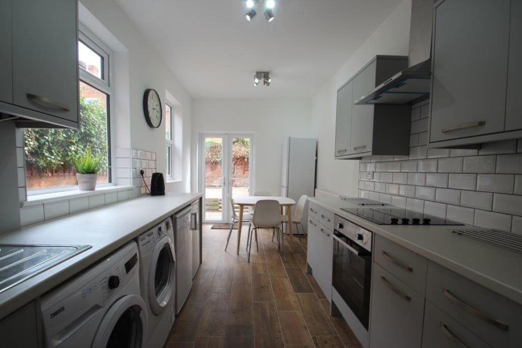 4 bed Mid Terraced House for rent in Stoughton. From Barkers - Leicester