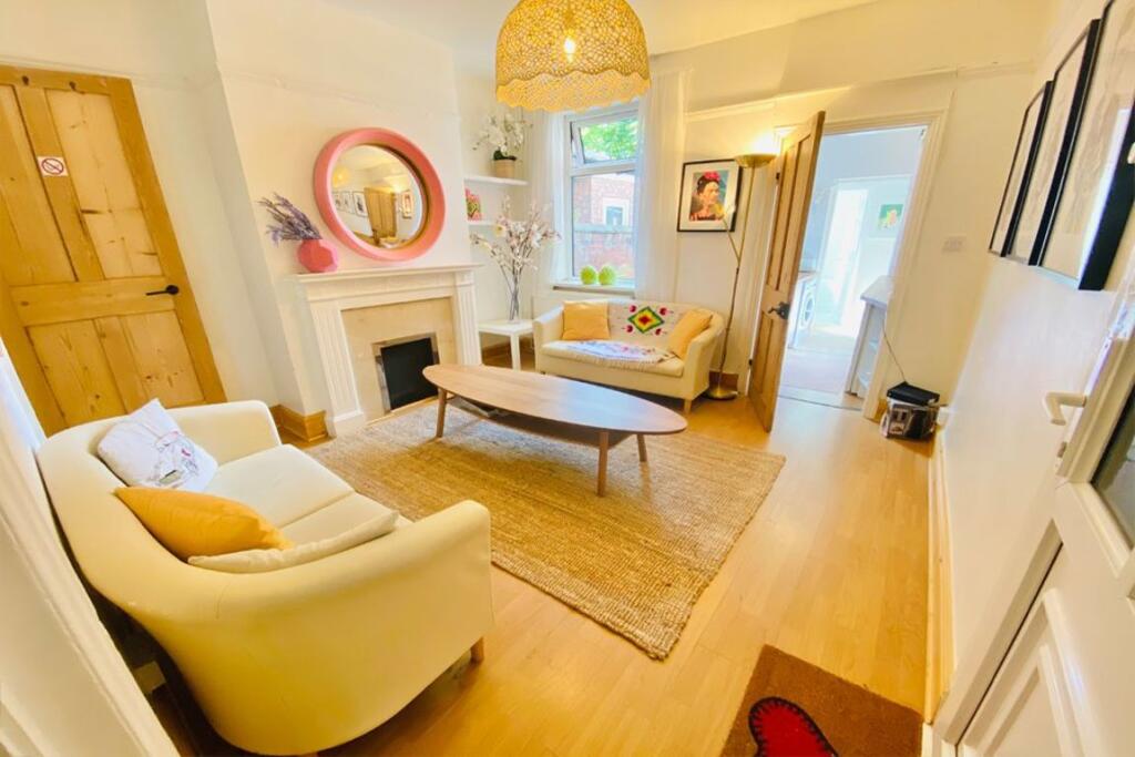 4 bed Mid Terraced House for rent in Leicester. From Barkers - Leicester