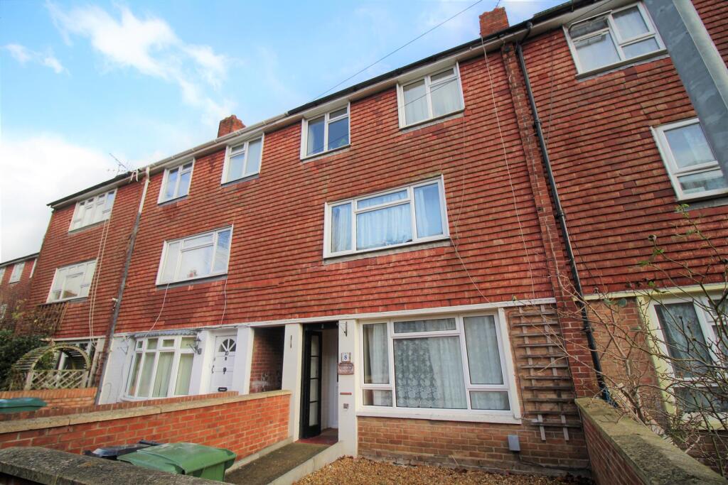 6 bed Mid Terraced House for rent in Portsmouth. From NEXA Properties - Southsea