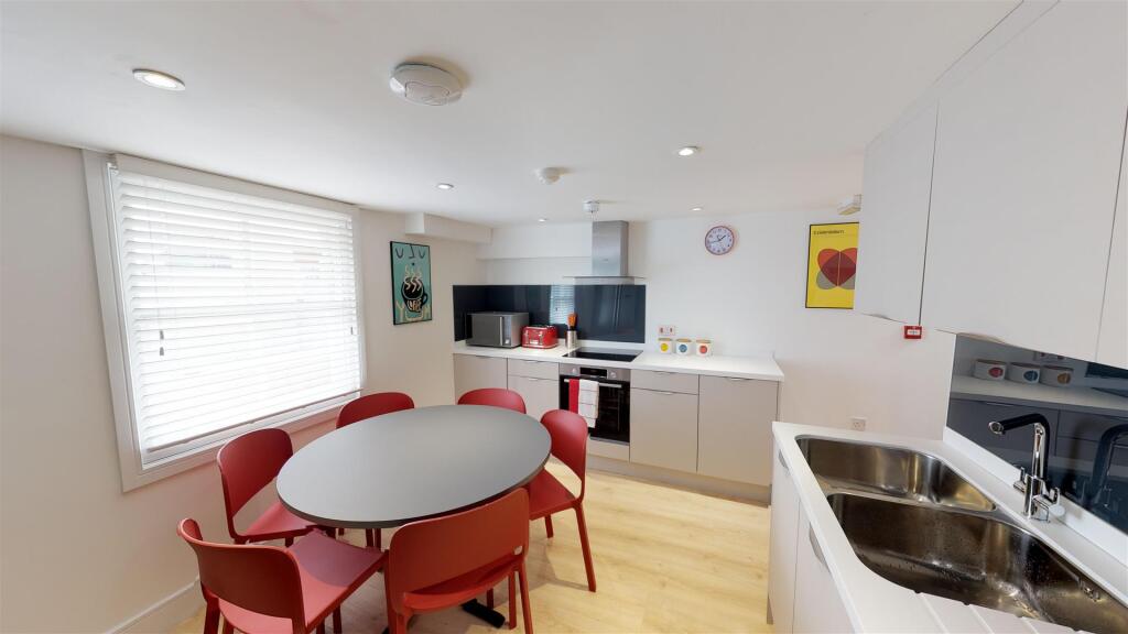 6 bed Mid Terraced House for rent in Portsmouth. From NEXA Properties - Southsea