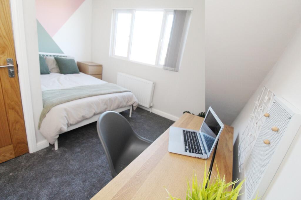 5 bed Mid Terraced House for rent in Wilford. From Nicholas Humphreys - Nottingham