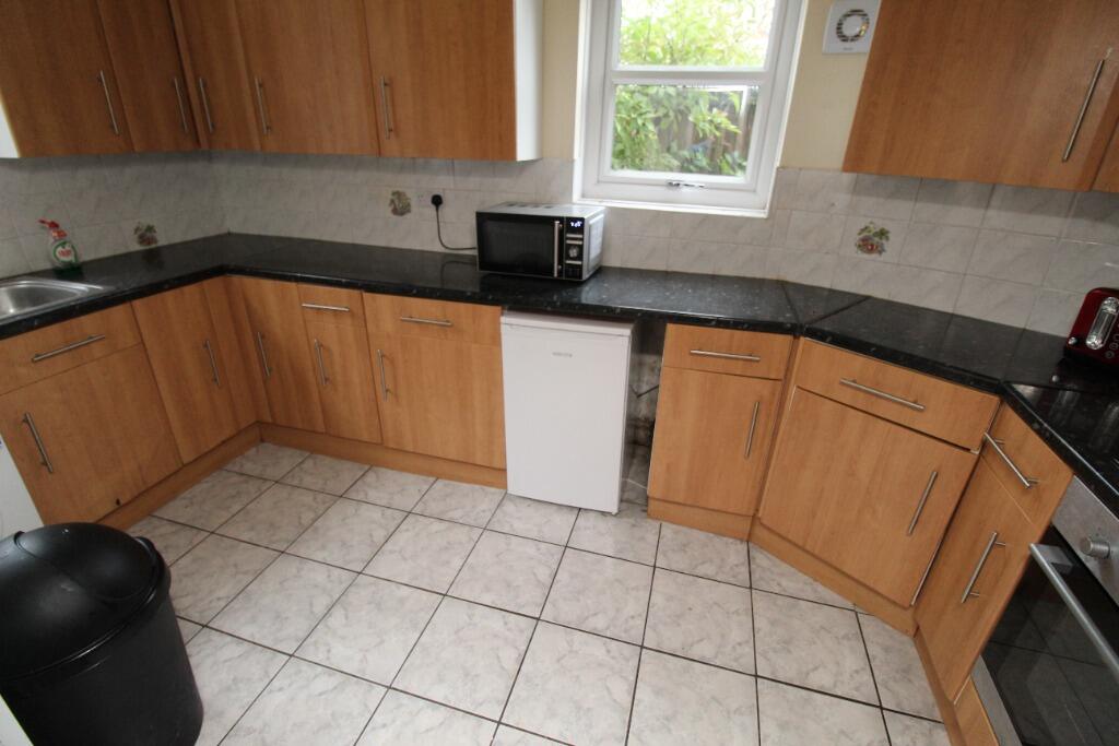 5 bed Semi Detached for rent in West Bridgford. From Nicholas Humphreys - Nottingham
