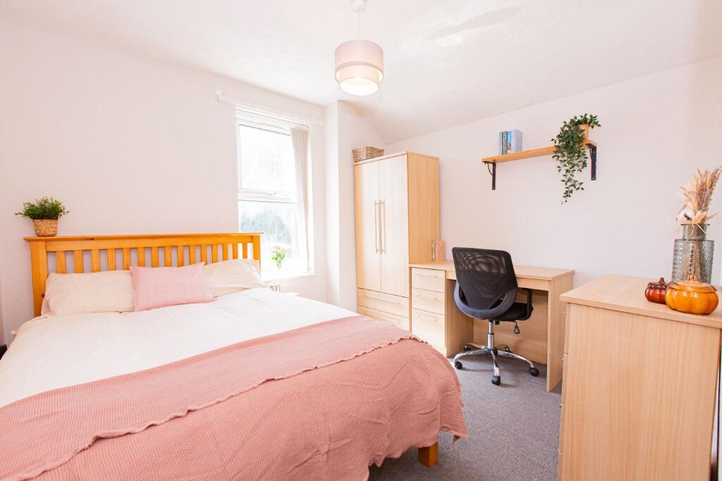 4 bed Semi Detached for rent in West Bridgford. From Nicholas Humphreys - Nottingham 4 bed Semi Detached for rent in West Bridgford. From Nicholas Humphreys - Nottingham