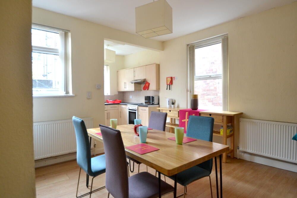 4 bed Semi Detached for rent in West Bridgford. From Nicholas Humphreys - Nottingham