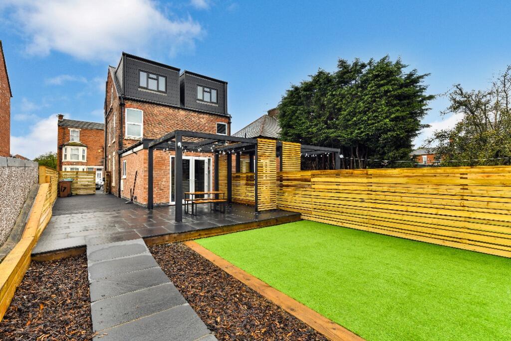 6 bed Semi Detached for rent in Wilford. From Nicholas Humphreys - Nottingham