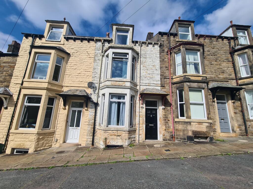 5 bed Mid Terraced House for rent in Lancaster. From Northwood - Lancaster