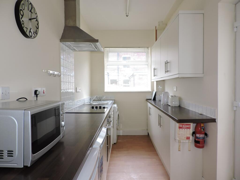 4 bed Mid Terraced House for rent in Nottingham. From Northwood - Nottingham