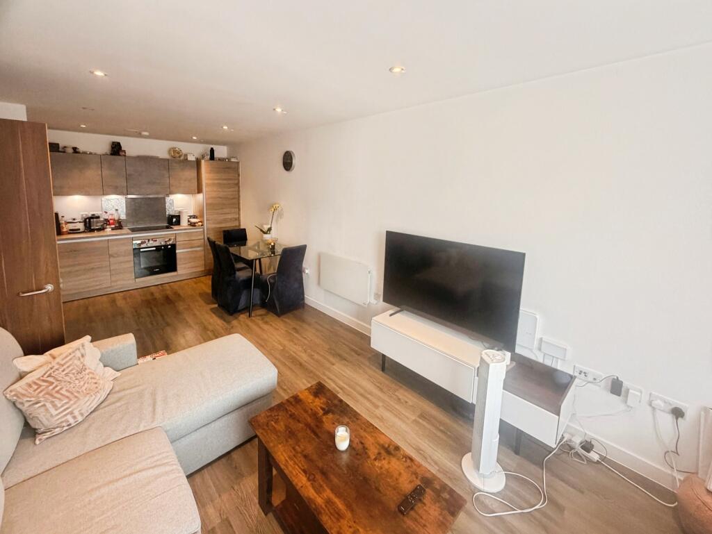 2 bed 1st Floor Flat for rent in Manchester. From Northwood - Sale