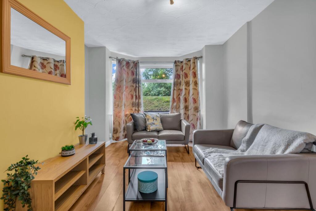1 bed Detached for rent in Leeds. From Parklane - Headingley