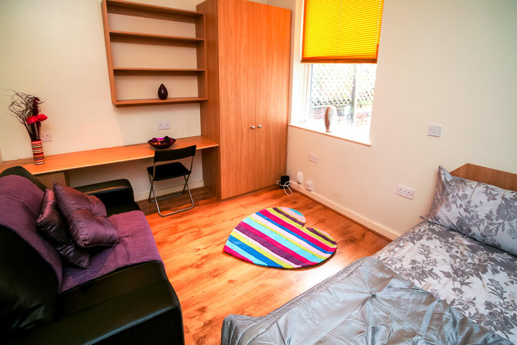 1 bed Detached for rent in Leeds. From Parklane - Headingley
