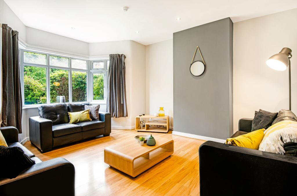 6 bed Detached for rent in Leeds. From Parklane - Headingley