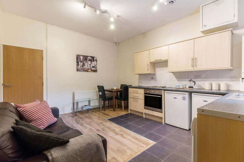 3 bed Detached for rent in Leeds. From Parklane - Headingley 3 bed Detached for rent in Leeds. From Parklane - Headingley