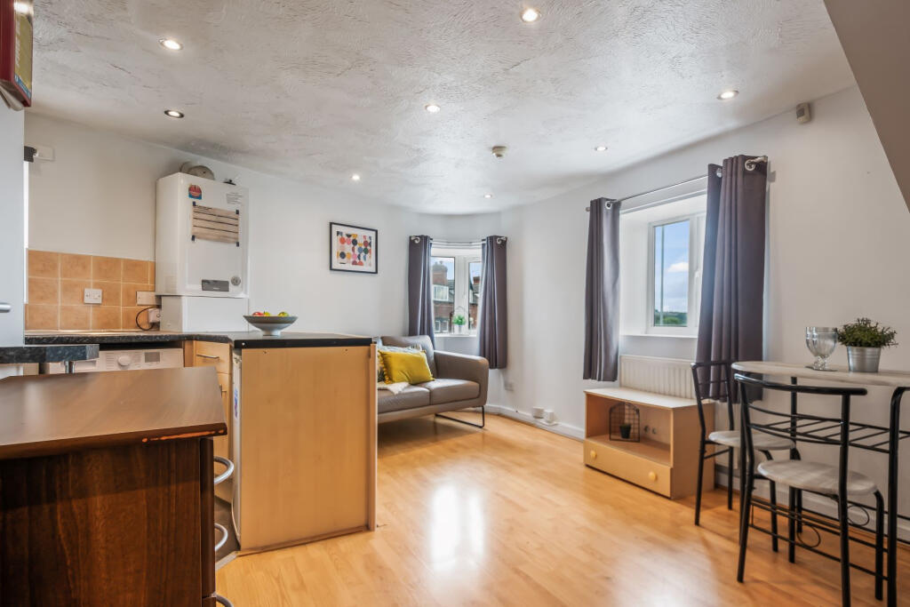 2 bed 1st Floor Flat for rent in Leeds. From Parklane - Headingley 2 bed 1st Floor Flat for rent in Leeds. From Parklane - Headingley