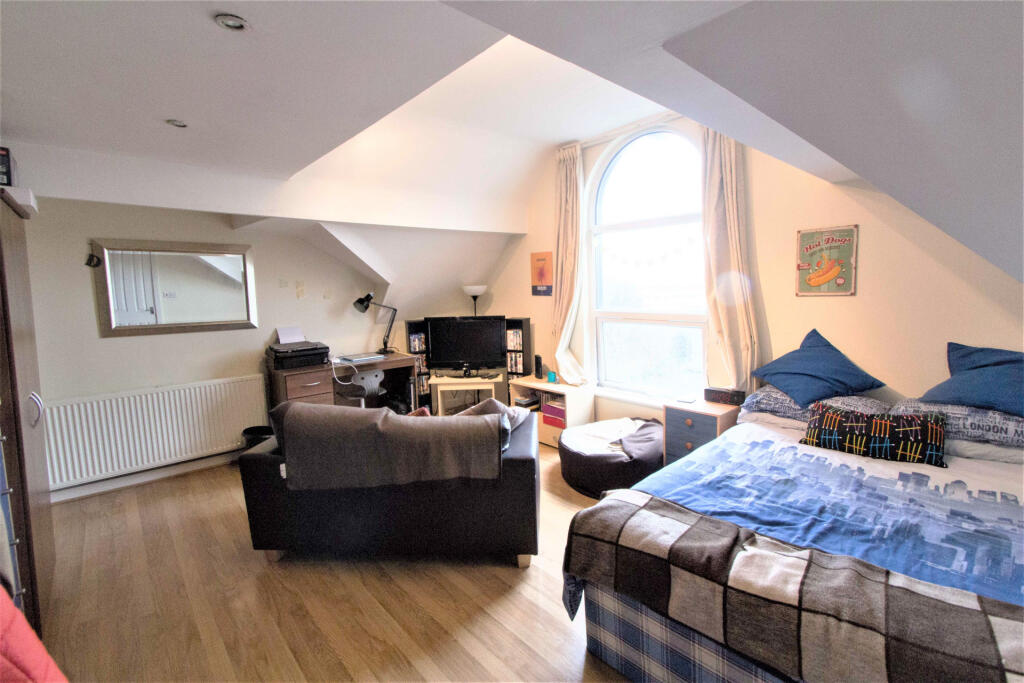 1 bed 1st Floor Flat for rent in Leeds. From Parklane - Headingley