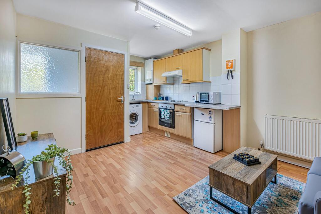 1 bed 1st Floor Flat for rent in Leeds. From Parklane - Headingley