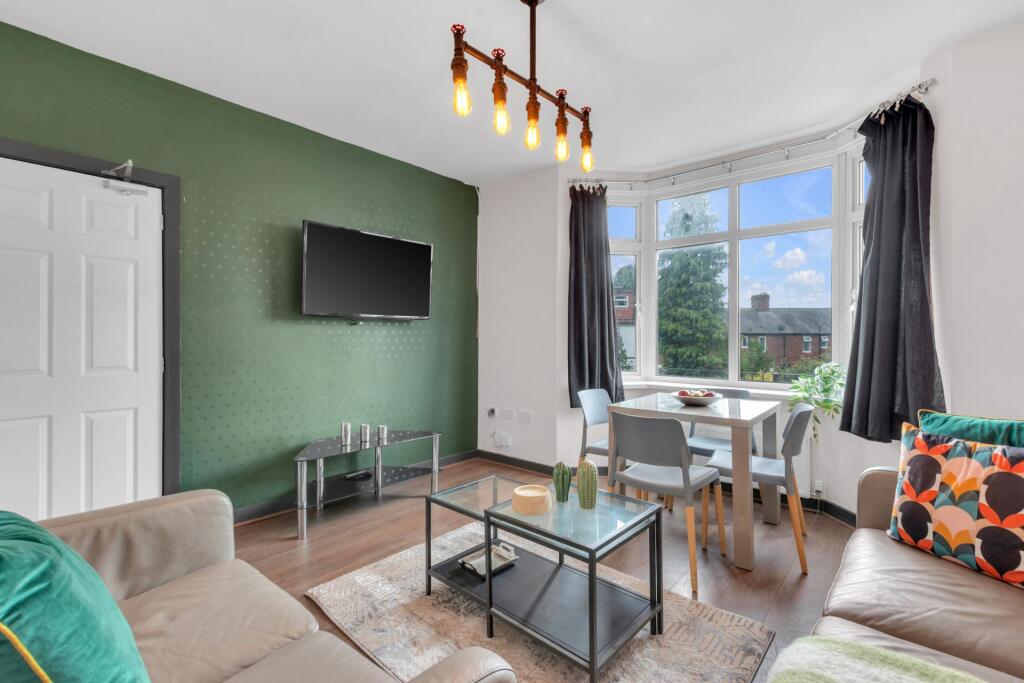 5 bed Detached for rent in Leeds. From Parklane - Headingley