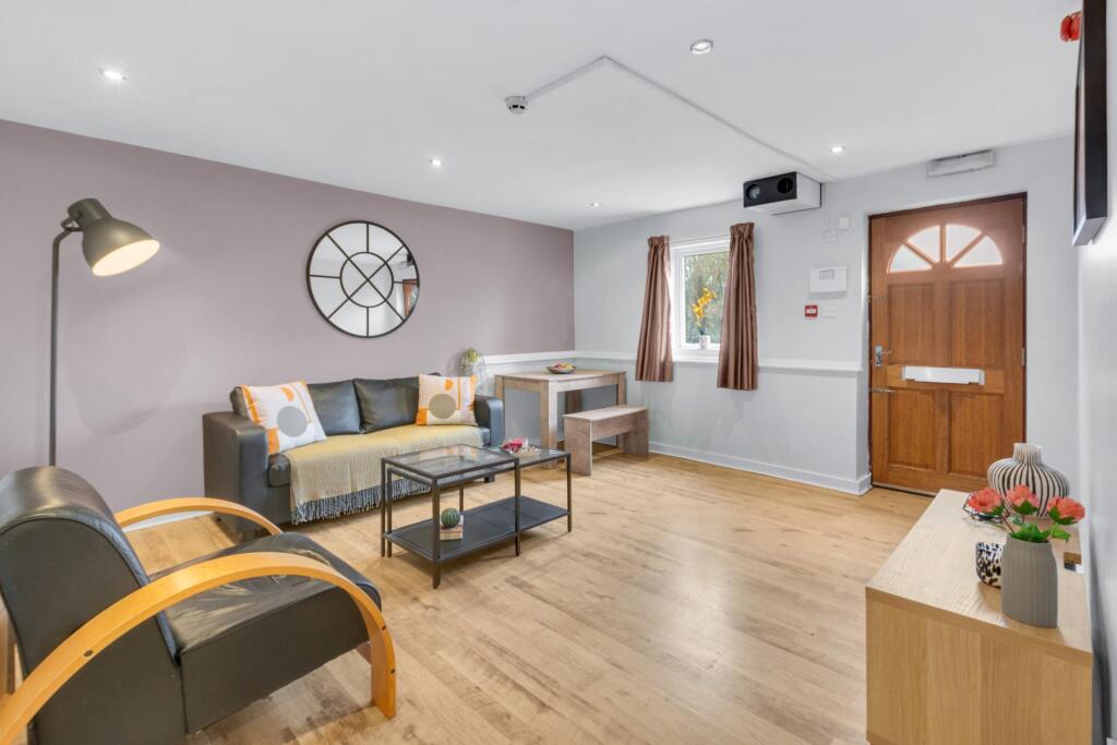 3 bed 1st Floor Flat for rent in Leeds. From Parklane - Headingley