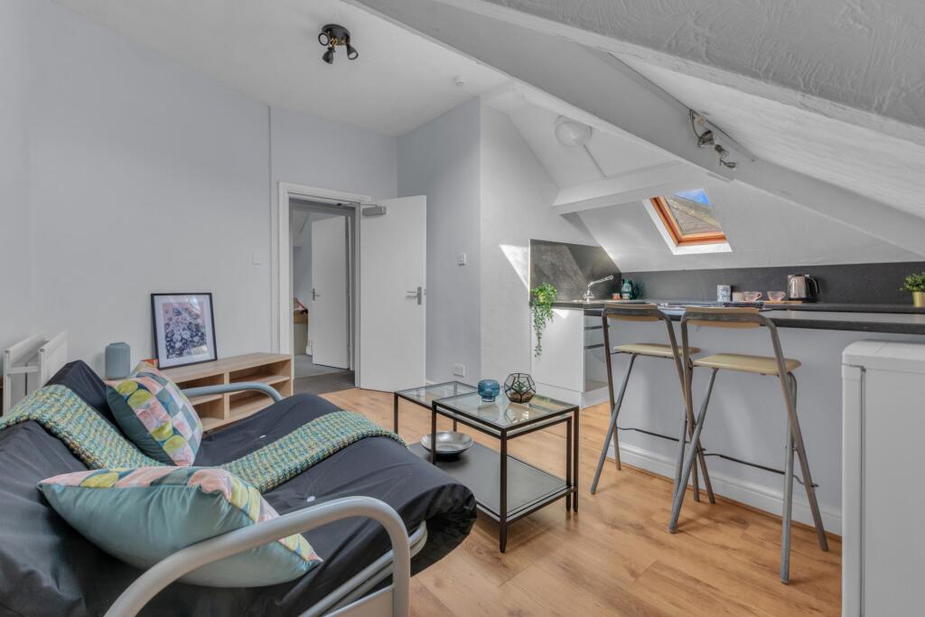 3 bed Detached for rent in Leeds. From Parklane - Headingley 3 bed Detached for rent in Leeds. From Parklane - Headingley