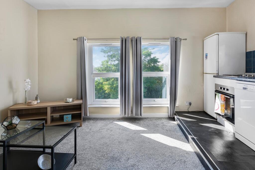 1 bed Detached for rent in Leeds. From Parklane - Headingley