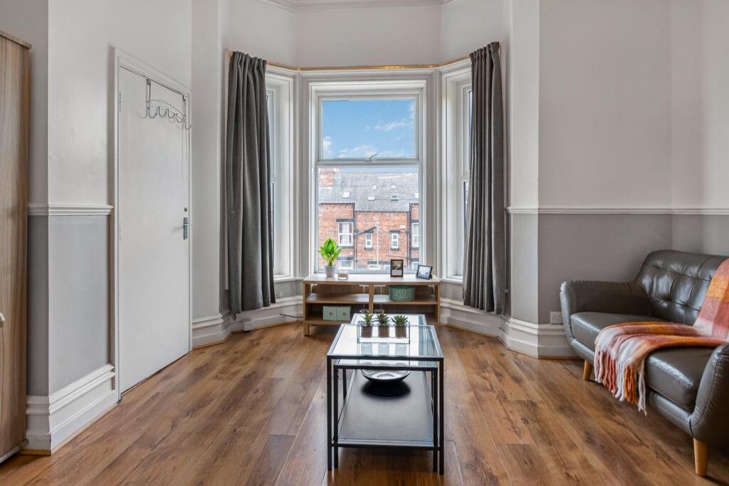1 bed Detached for rent in Leeds. From Parklane - Headingley