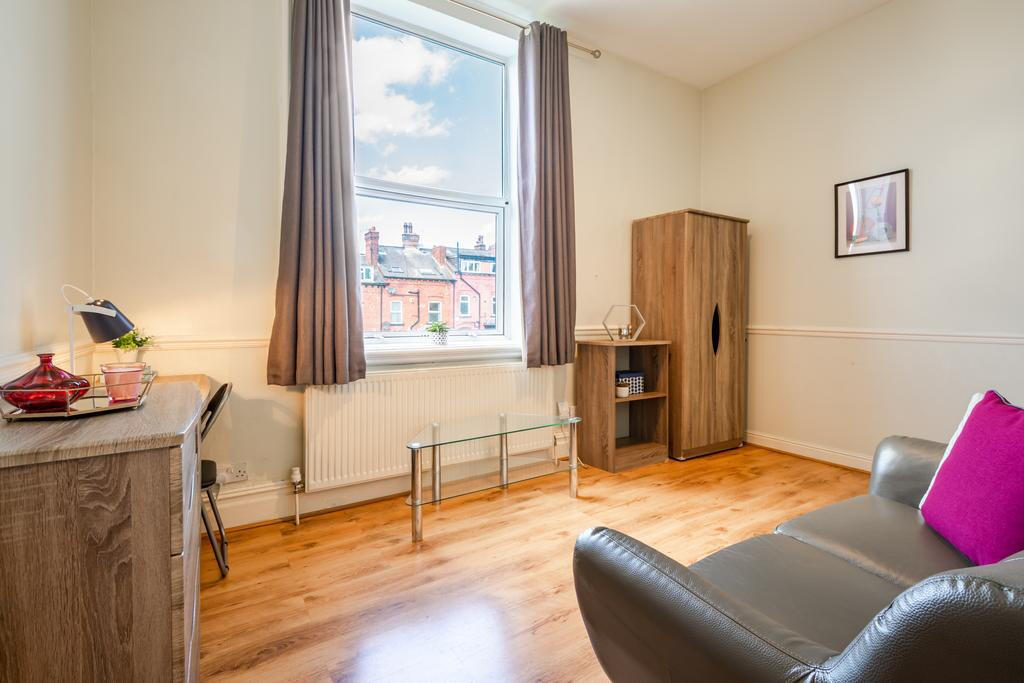1 bed Detached for rent in Leeds. From Parklane - Headingley