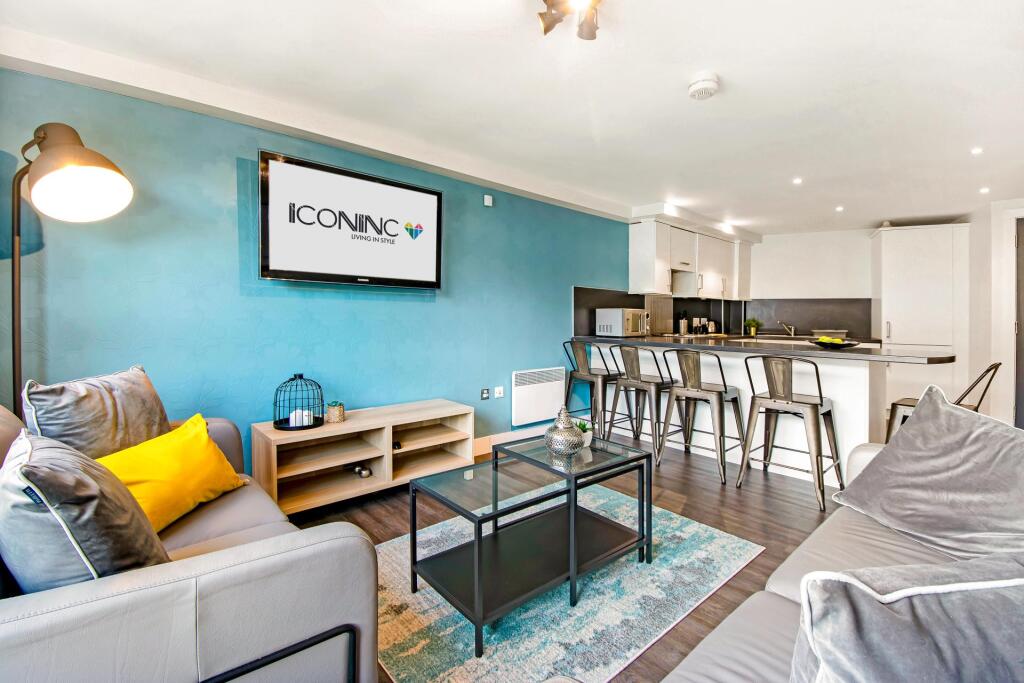 6 bed Private Halls for rent in Leeds. From Parklane - Headingley