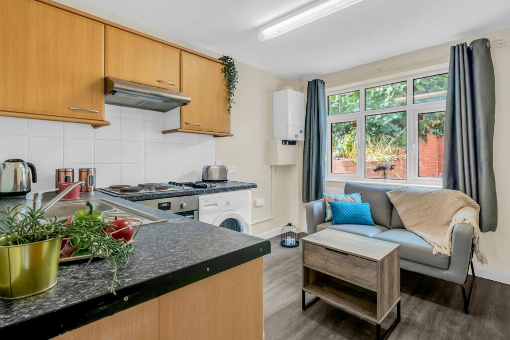 1 bed 1st Floor Flat for rent in Leeds. From Parklane - Headingley
