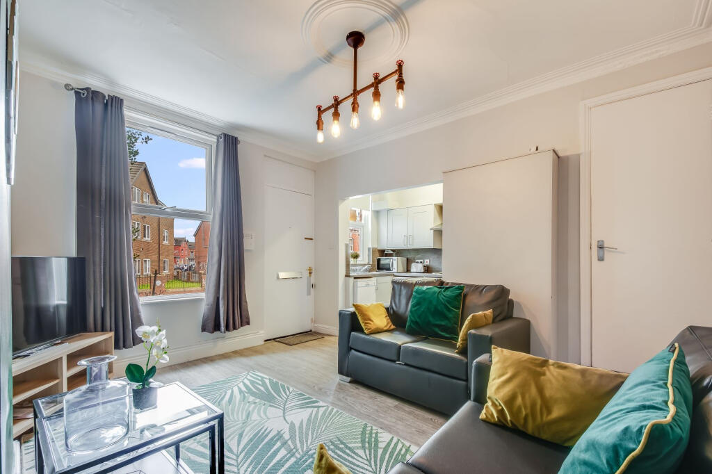 4 bed Detached for rent in Leeds. From Parklane - Headingley