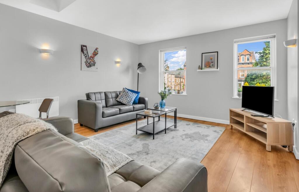 4 bed 1st Floor Flat for rent in Leeds. From Parklane - Headingley