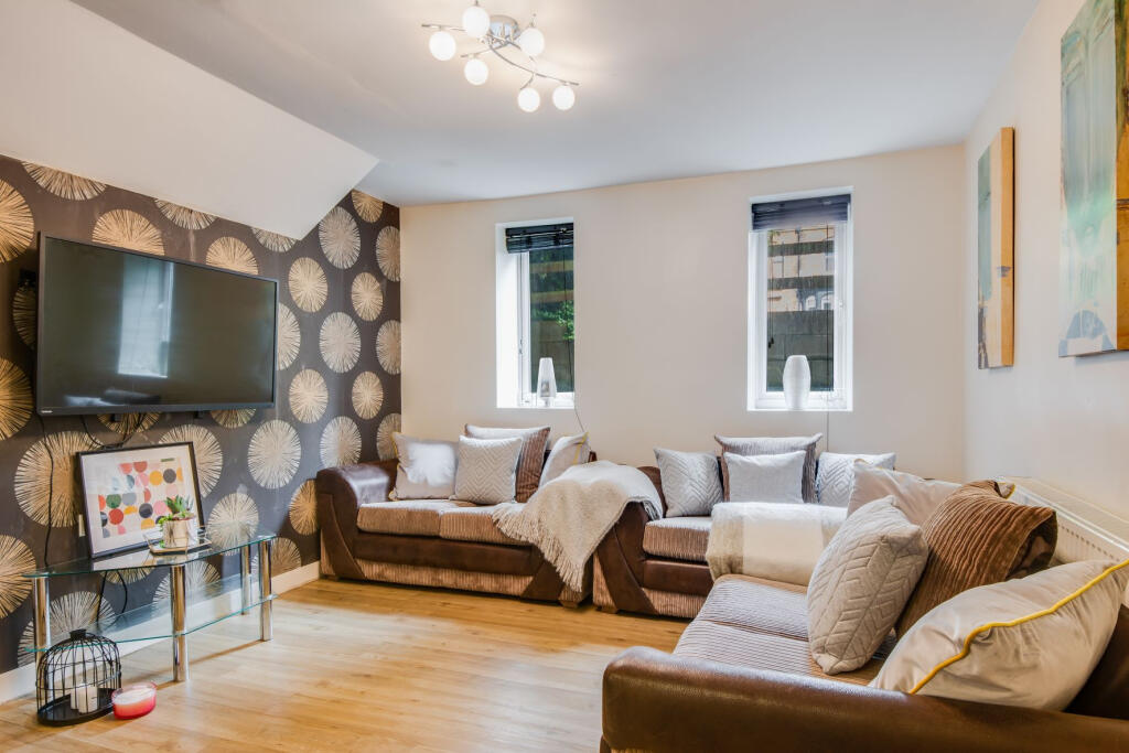 5 bed 1st Floor Flat for rent in Leeds. From Parklane - Headingley 5 bed 1st Floor Flat for rent in Leeds. From Parklane - Headingley