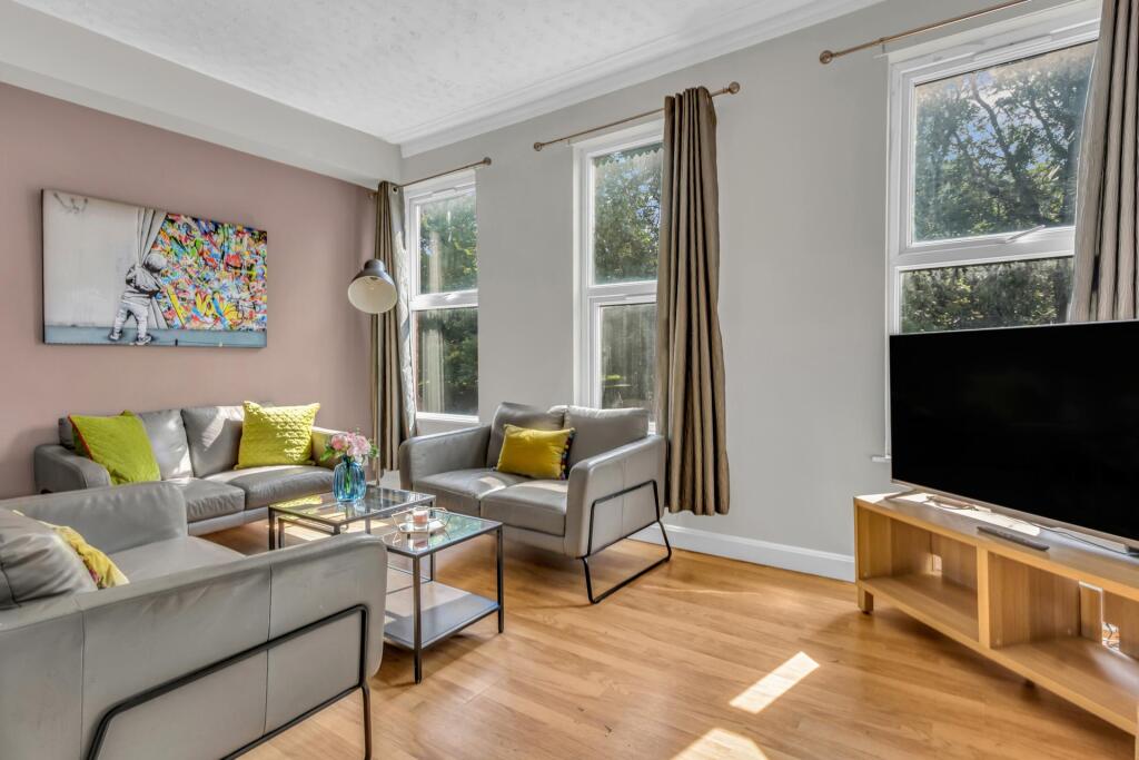 5 bed 1st Floor Flat for rent in Leeds. From Parklane - Headingley 5 bed 1st Floor Flat for rent in Leeds. From Parklane - Headingley