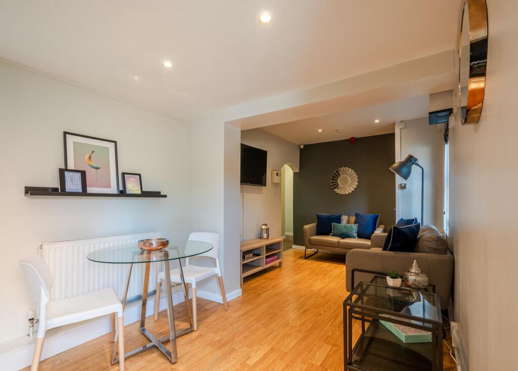 4 bed Detached for rent in Leeds. From Parklane - Headingley