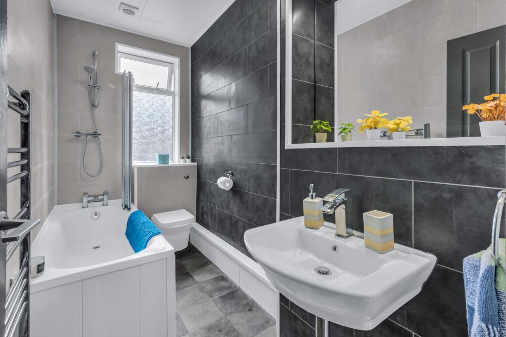6 bed Detached for rent in Leeds. From Parklane - Headingley