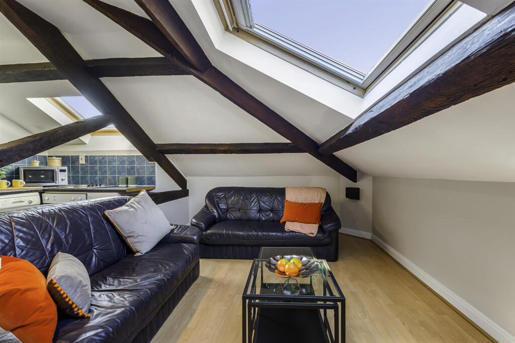 1 bed 1st Floor Flat for rent in Leeds. From Parklane - Leeds