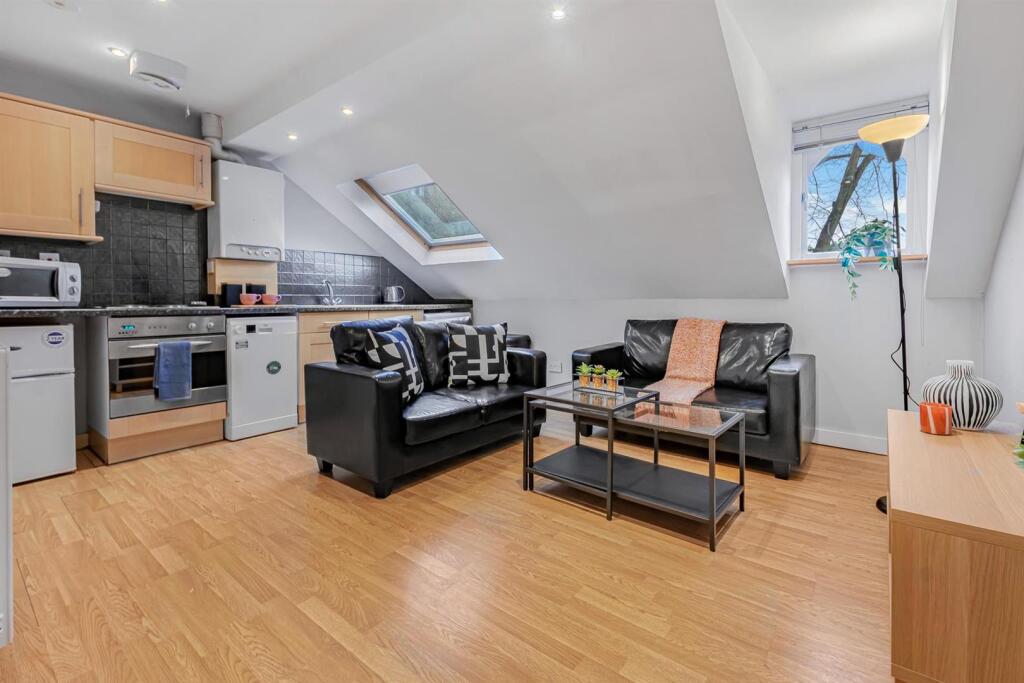 1 bed 1st Floor Flat for rent in Leeds. From Parklane - Leeds