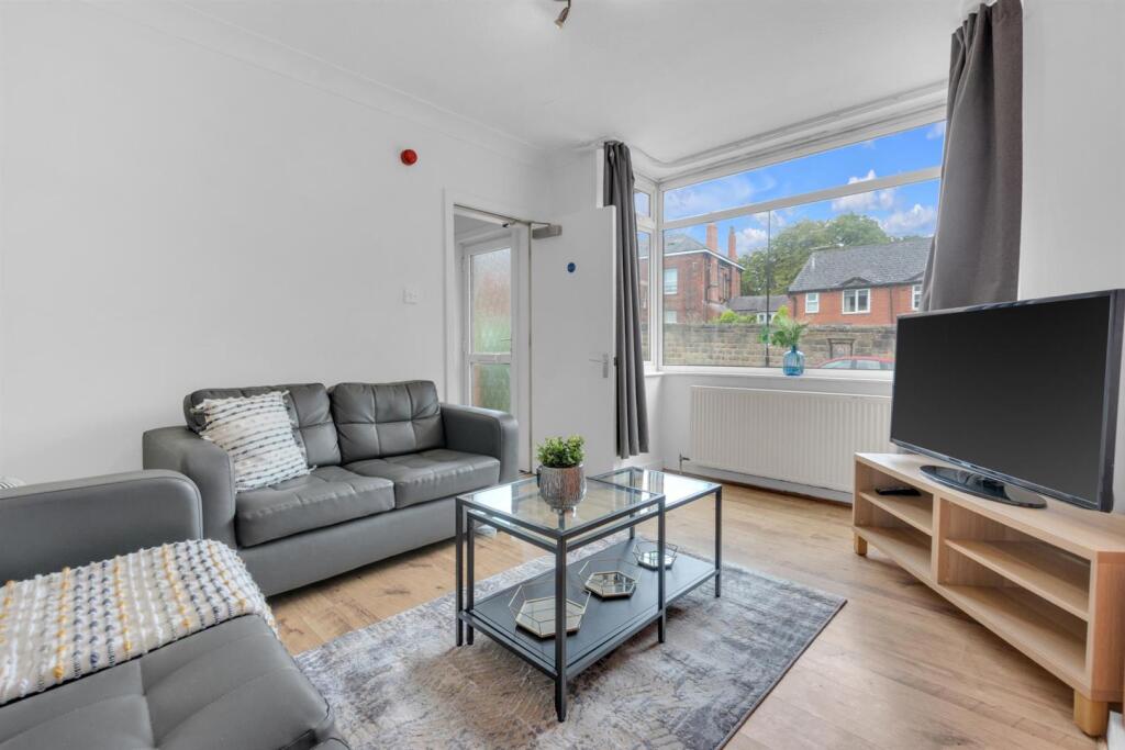 4 bed Detached for rent in Leeds. From Parklane - Leeds
