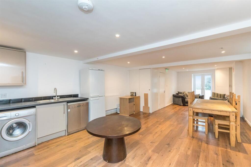 6 bed House Share for rent in Ovingdean. From Pavilion Properties - Brighton