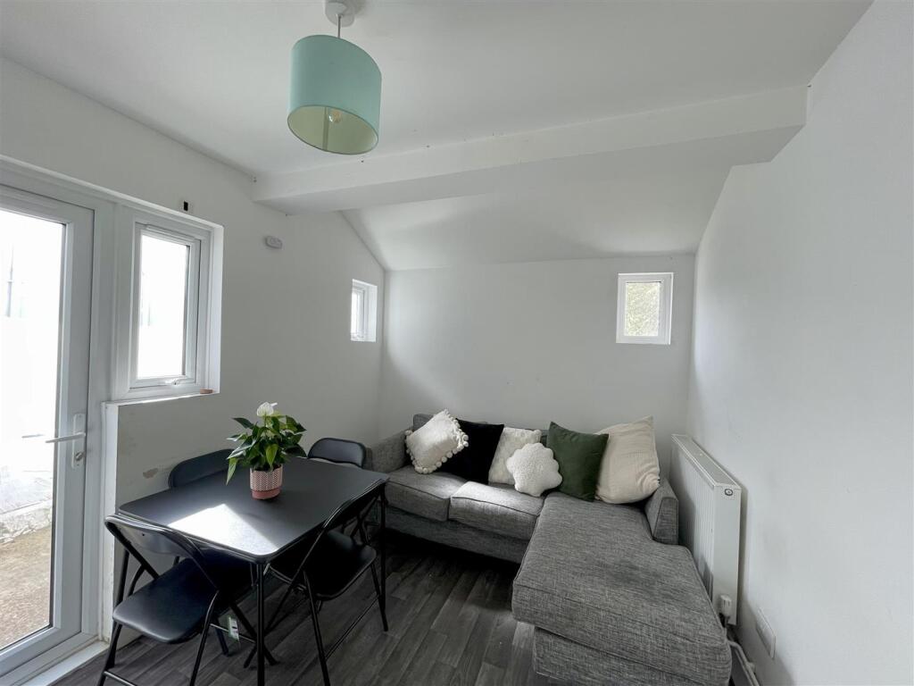 6 bed House Share for rent in Ovingdean. From Pavilion Properties - Brighton