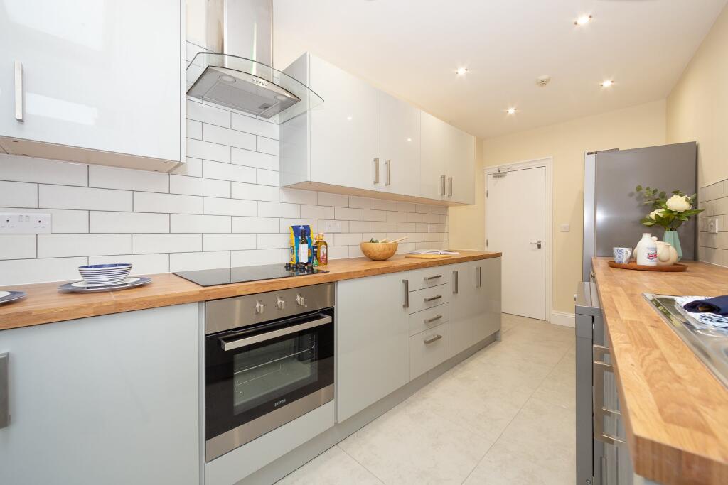 6 bed Mid Terraced House for rent in Leeds. From Pickard Leeds Limited - Leeds