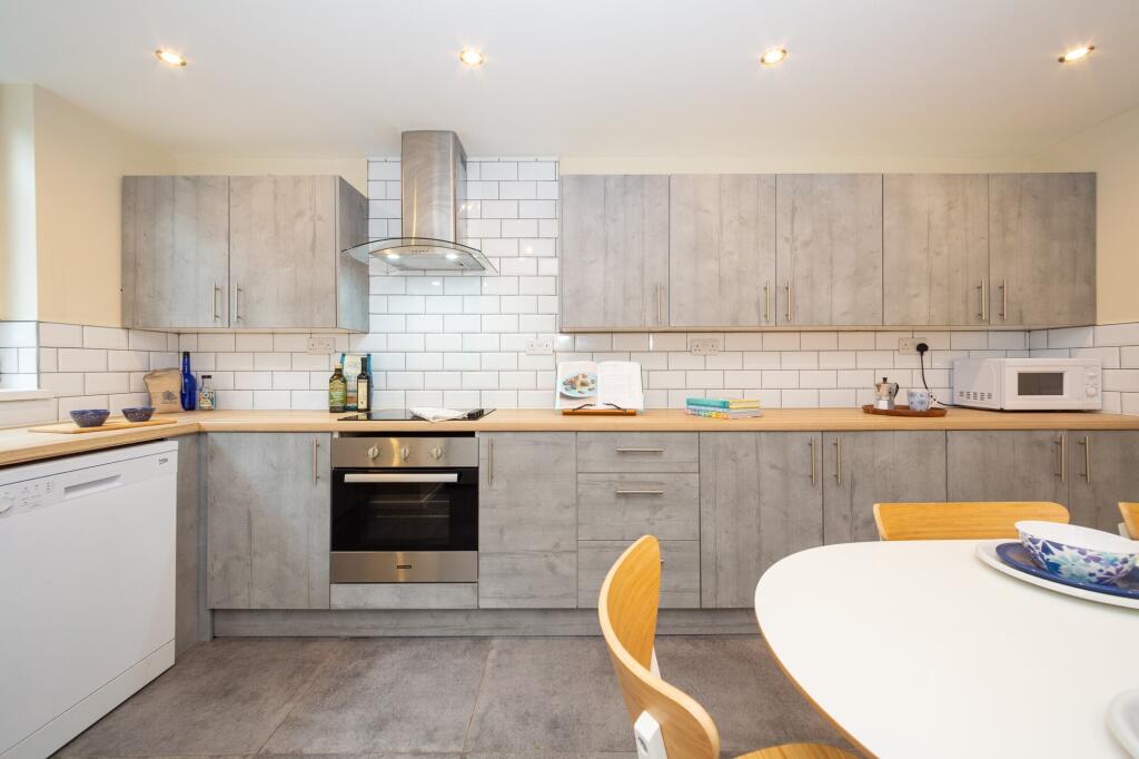 6 bed Mid Terraced House for rent in Leeds. From Pickard Leeds Limited - Leeds 6 bed Mid Terraced House for rent in Leeds. From Pickard Leeds Limited - Leeds