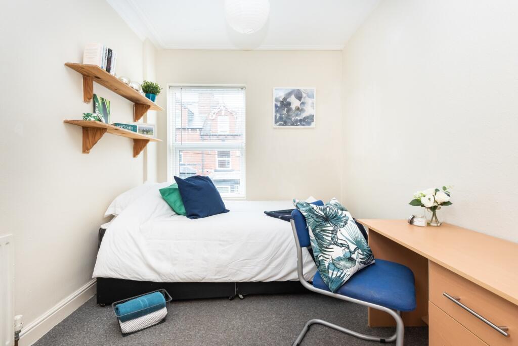 5 bed Mid Terraced House for rent in Leeds. From Pickard Leeds Limited - Leeds