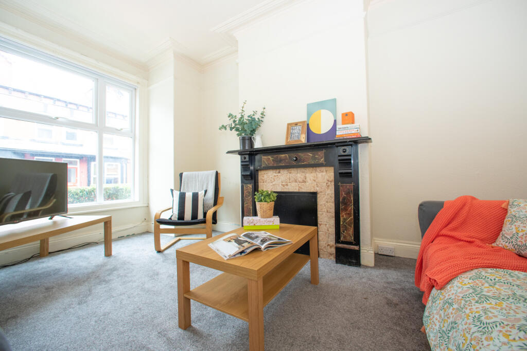 5 bed Mid Terraced House for rent in Leeds. From Pickard Leeds Limited - Leeds