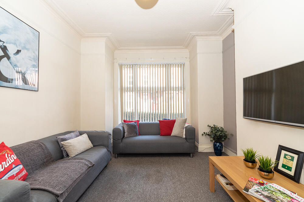 5 bed Mid Terraced House for rent in Leeds. From Pickard Leeds Limited - Leeds