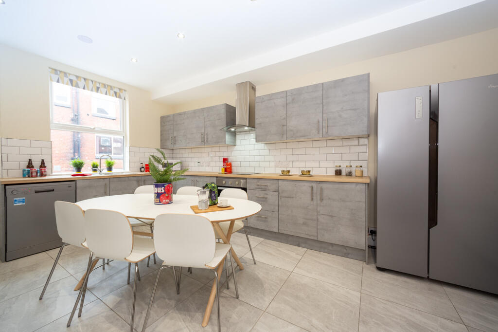 5 bed Mid Terraced House for rent in Leeds. From Pickard Leeds Limited - Leeds