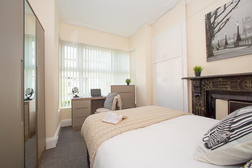 5 bed Mid Terraced House for rent in Leeds. From Pickard Leeds Limited - Leeds